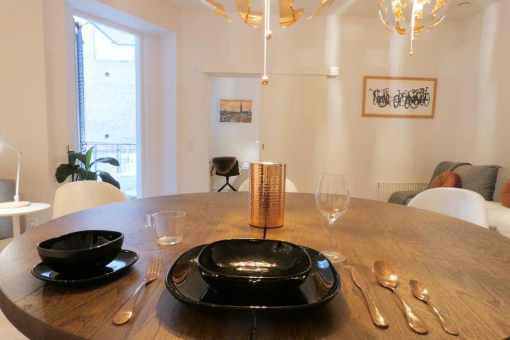 Exquisite Apartment, Most Convenient Location, Apt 5. โคเปนเฮเกน ภายนอก รูปภาพ